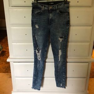 High waisted jeans
